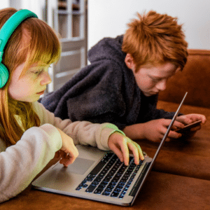 Vigila la Actividad en Línea de tus Hijos